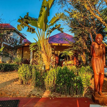 Olympe De Bemaraha Hotel Bekopaka Buitenkant foto