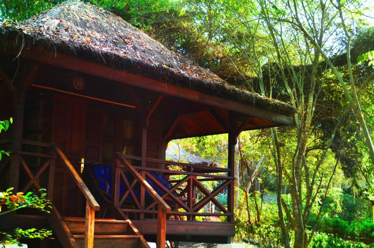 Olympe De Bemaraha Hotel Bekopaka Buitenkant foto