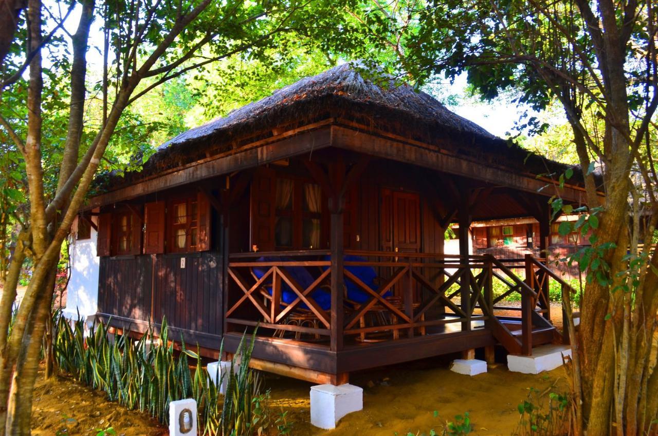 Olympe De Bemaraha Hotel Bekopaka Buitenkant foto