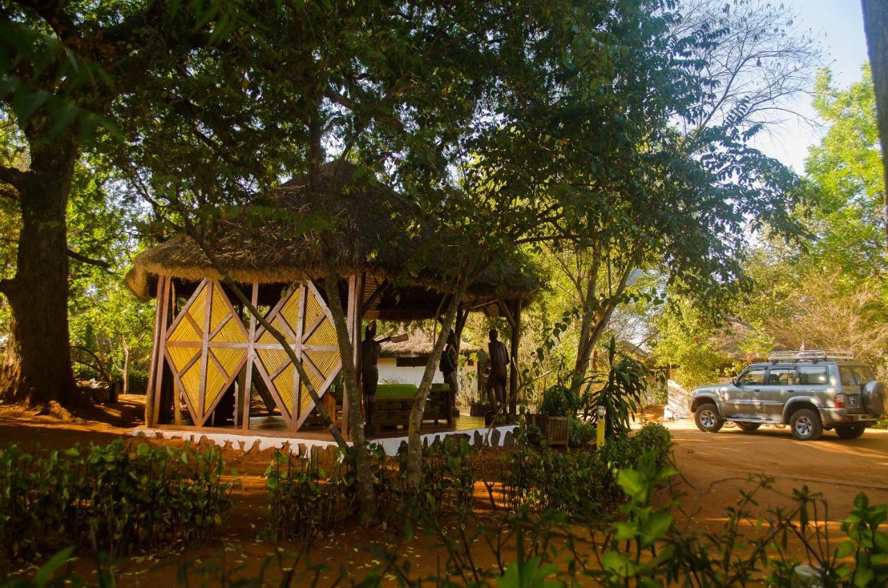 Olympe De Bemaraha Hotel Bekopaka Buitenkant foto