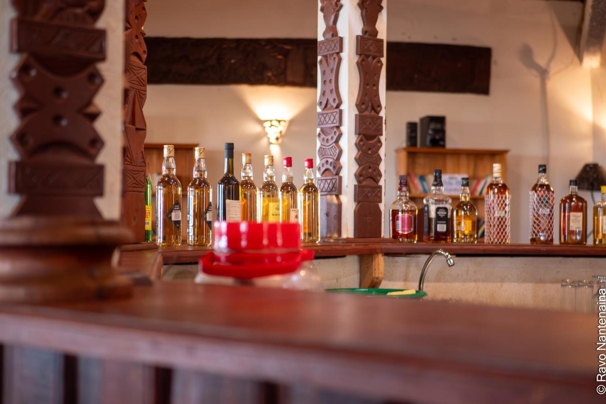 Olympe De Bemaraha Hotel Bekopaka Buitenkant foto