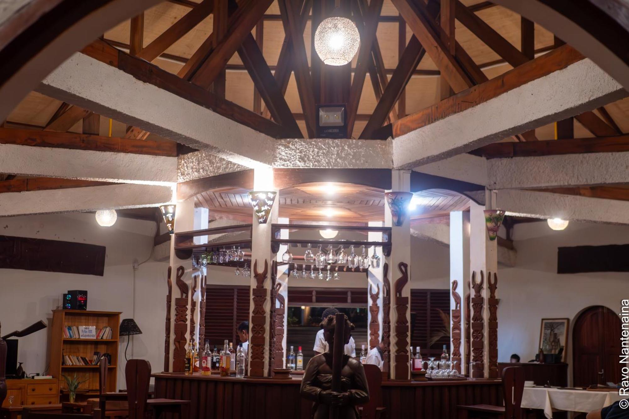 Olympe De Bemaraha Hotel Bekopaka Buitenkant foto