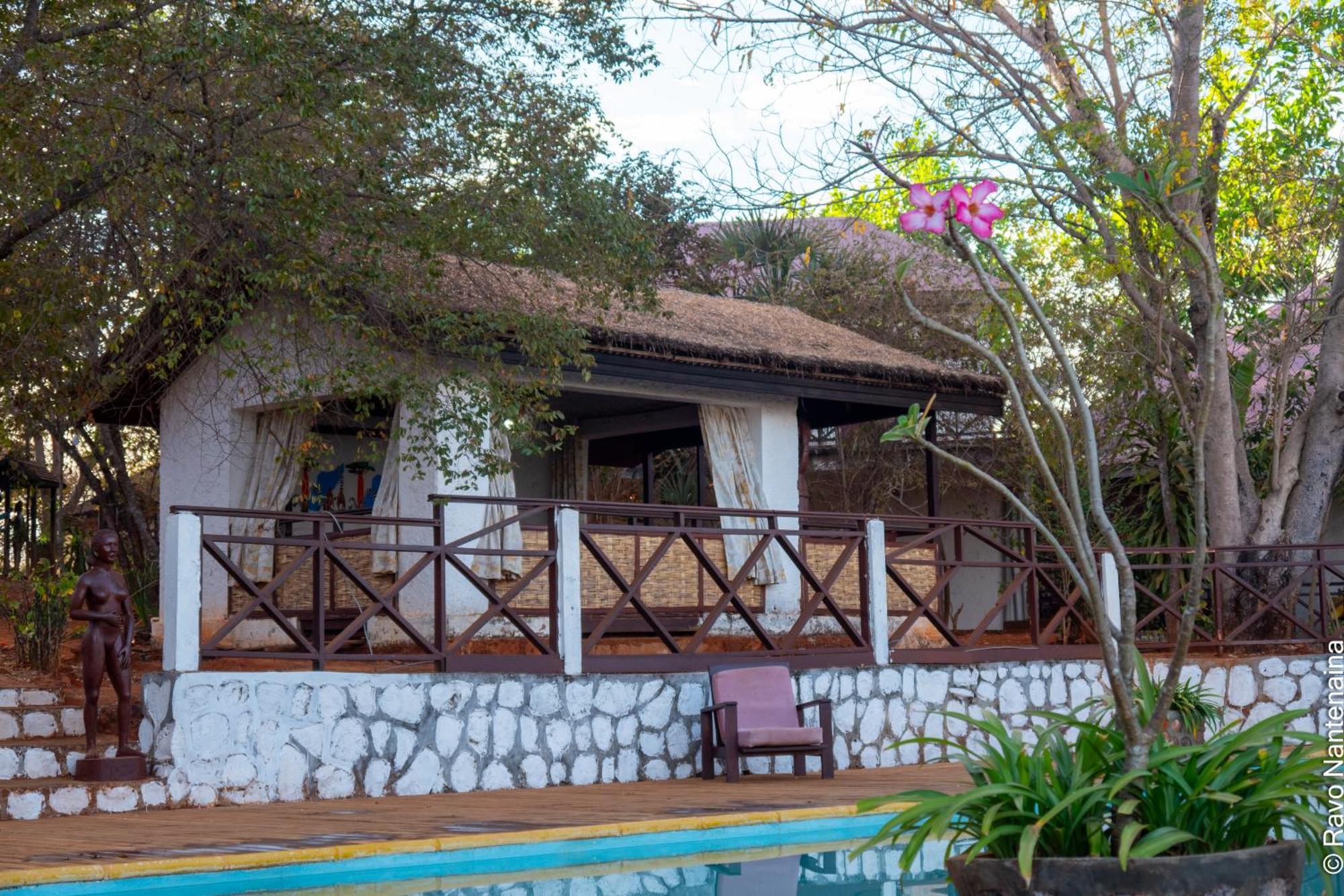 Olympe De Bemaraha Hotel Bekopaka Buitenkant foto