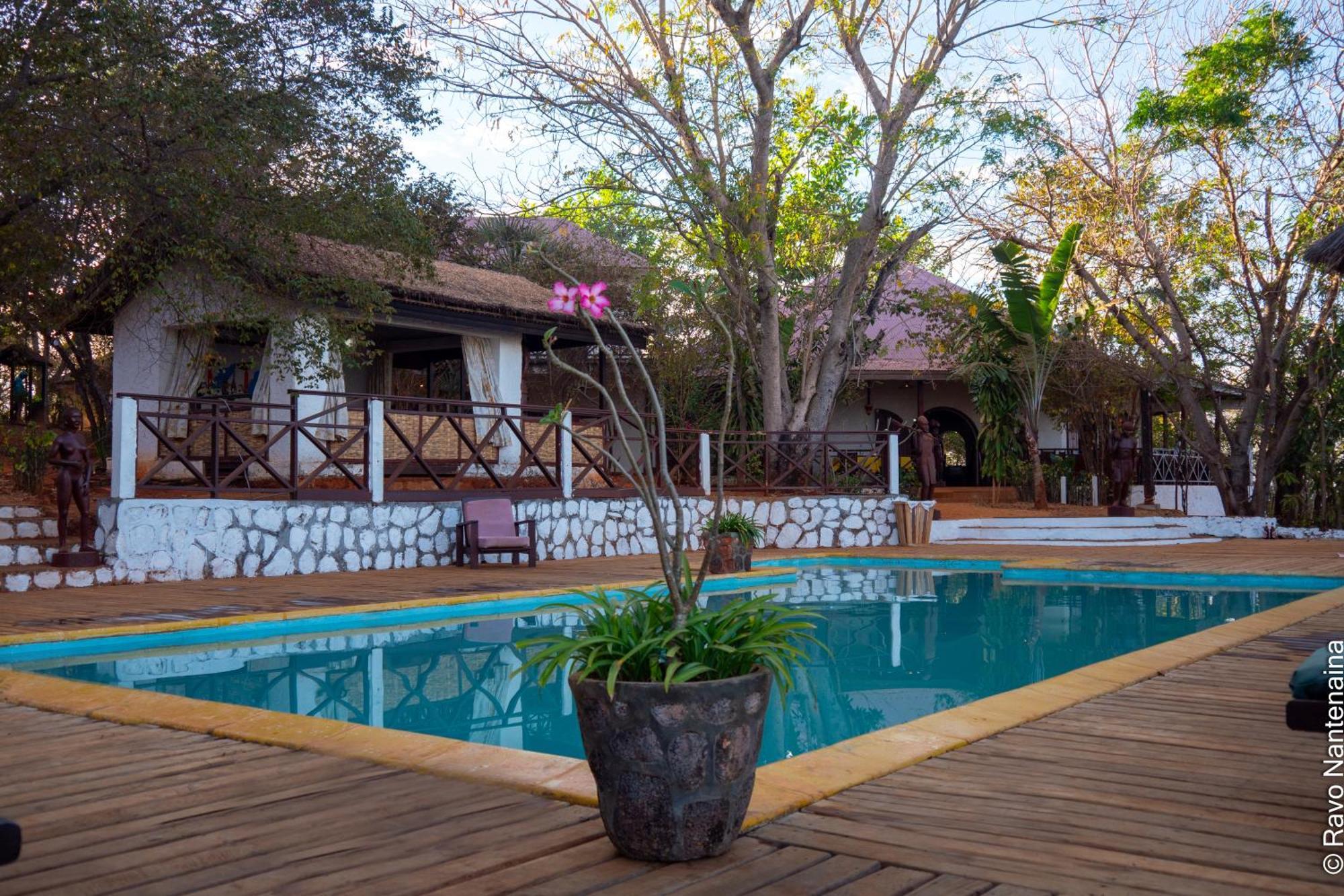 Olympe De Bemaraha Hotel Bekopaka Buitenkant foto